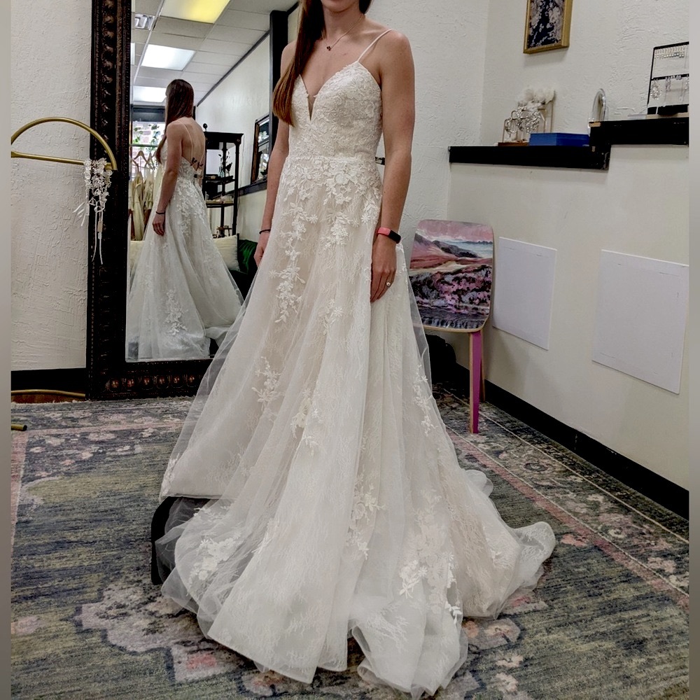 NWOT Romantic a-line Wedding dress unaltered - Picture 2 of 8